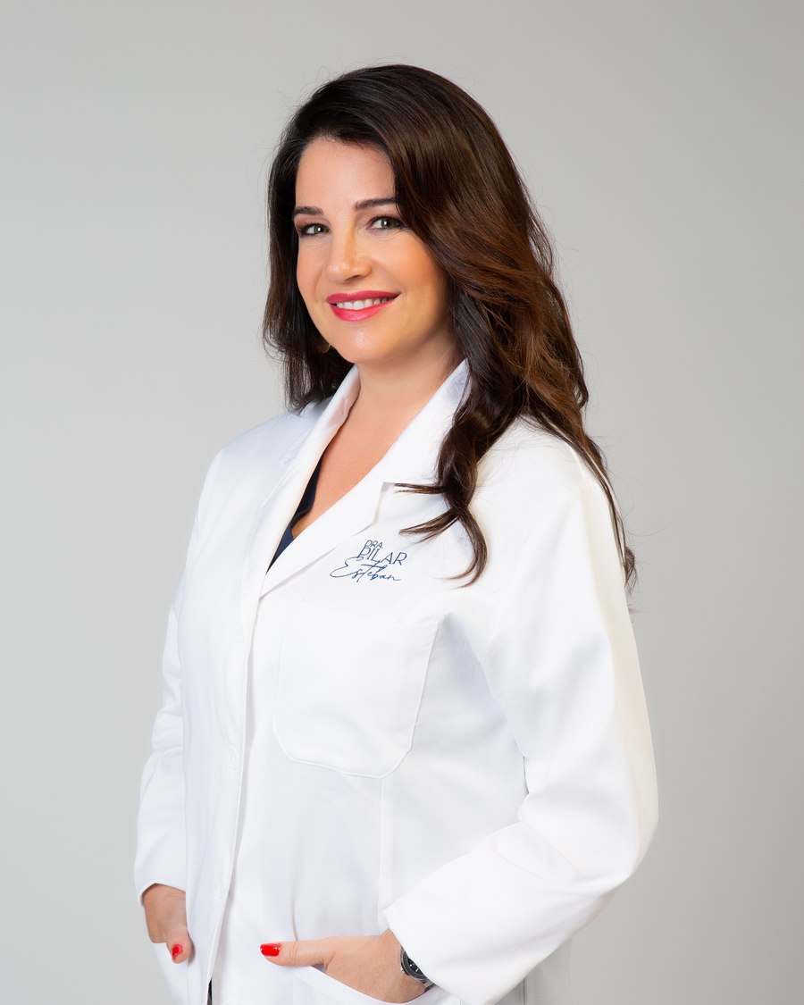 Retrato de la Dra. Pilar Esteban, directora médica de ReNNova Medicina.